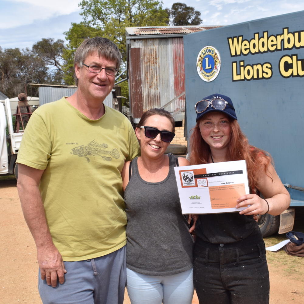 Wedderburn-student-tara-simpson-with-family-copy